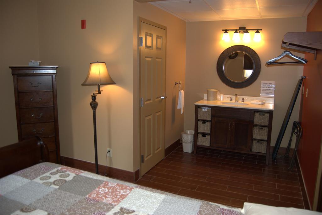 Put-In-Bay Victory Station Hotel Luaran gambar
